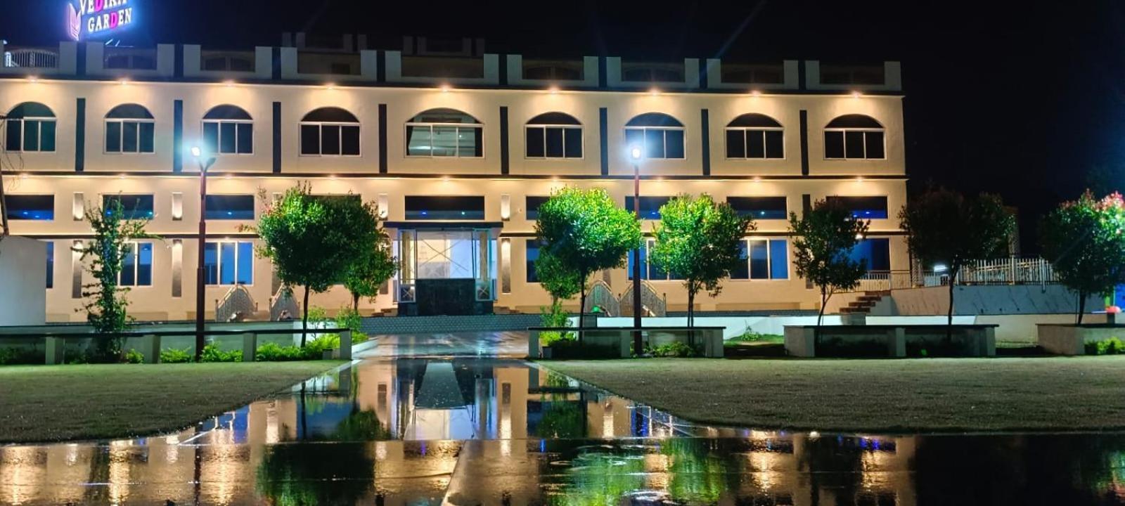 Vedika Garden Hotel Lonavala Exterior photo