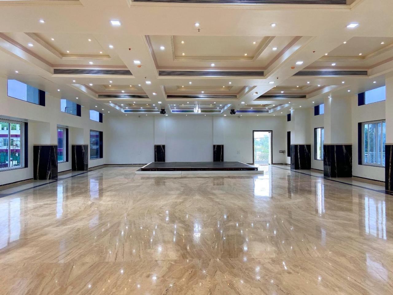 Vedika Garden Hotel Lonavala Exterior photo